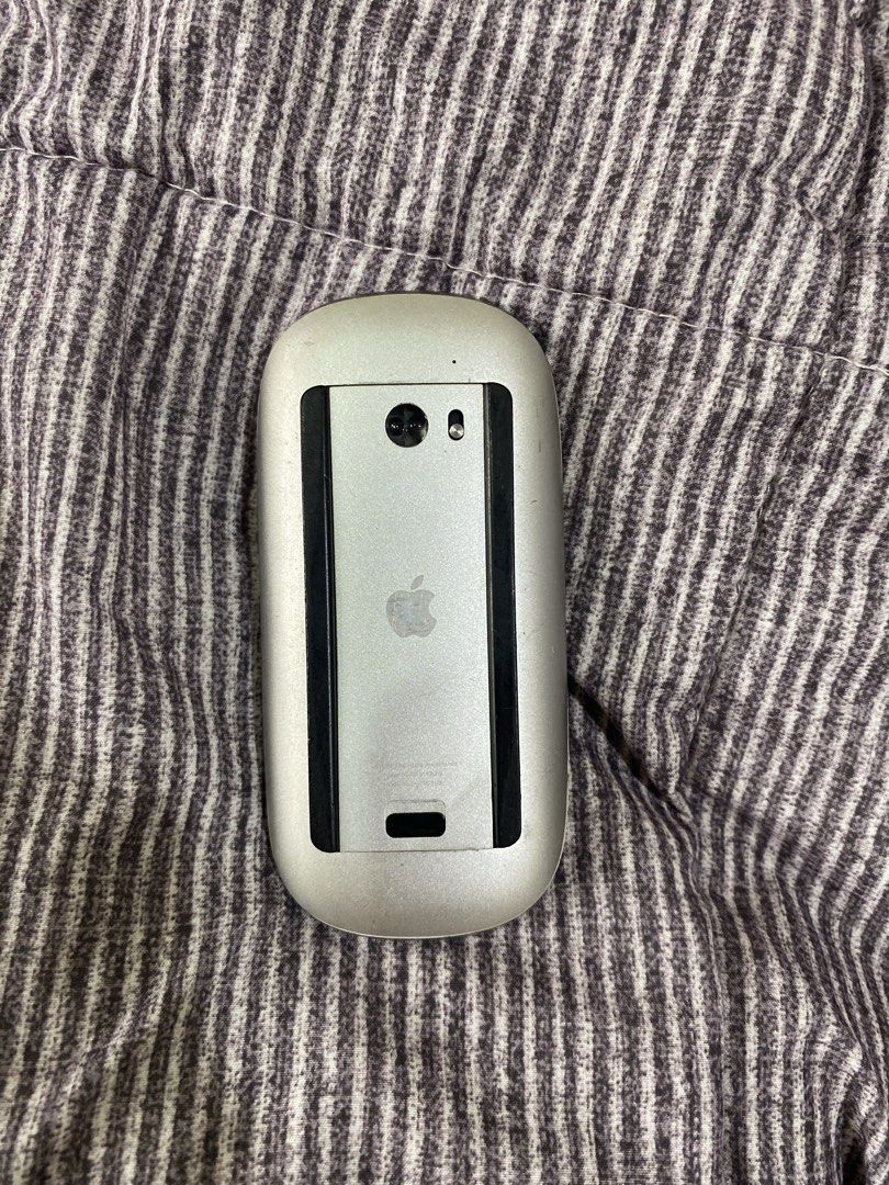Apple Magic Mouse (Category: Mouse & Mousepads) located in Kuala Lumpur. Submitted by il4veme99082 (Listing ID 1458947950, Image 2). Description: - Apple Magic Mouse - Wireless connectivity - Smooth scrolling and multi-touch surface - Works great - Minor scuffs on casing from normal use - Plenty of life left.