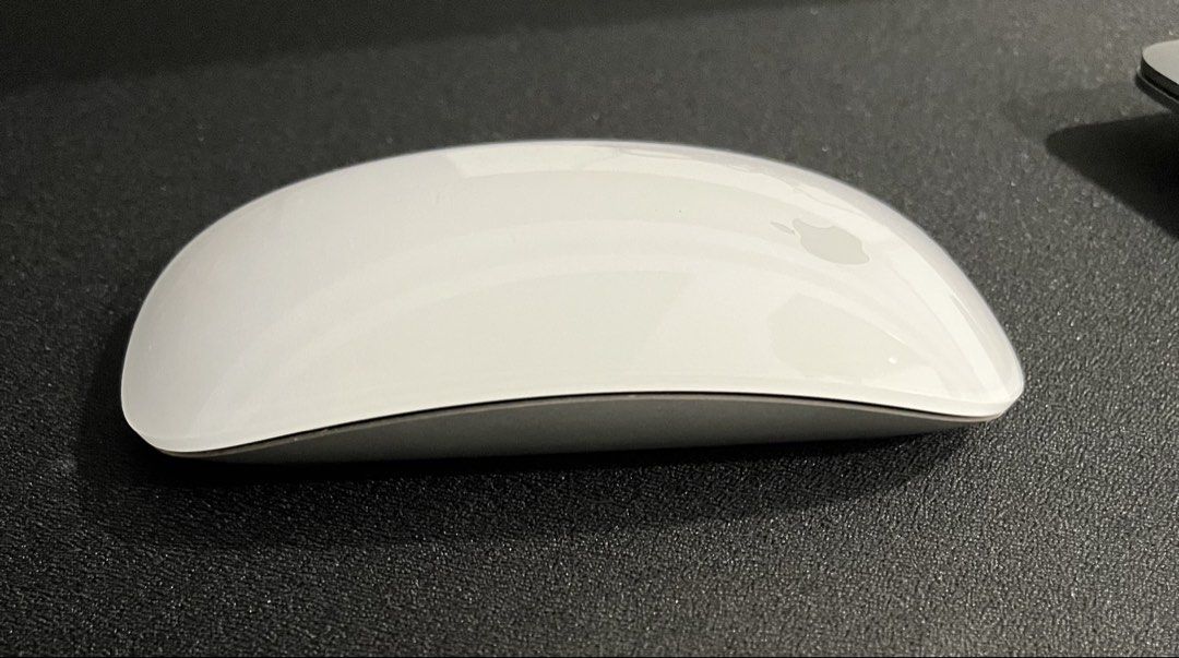 Apple magic mouse (Category: Mouse & Mousepads) located in Kulai. Submitted by ahl13579 (Listing ID 1459022158, Image 2). Description: Condition good Comes with box and cable.