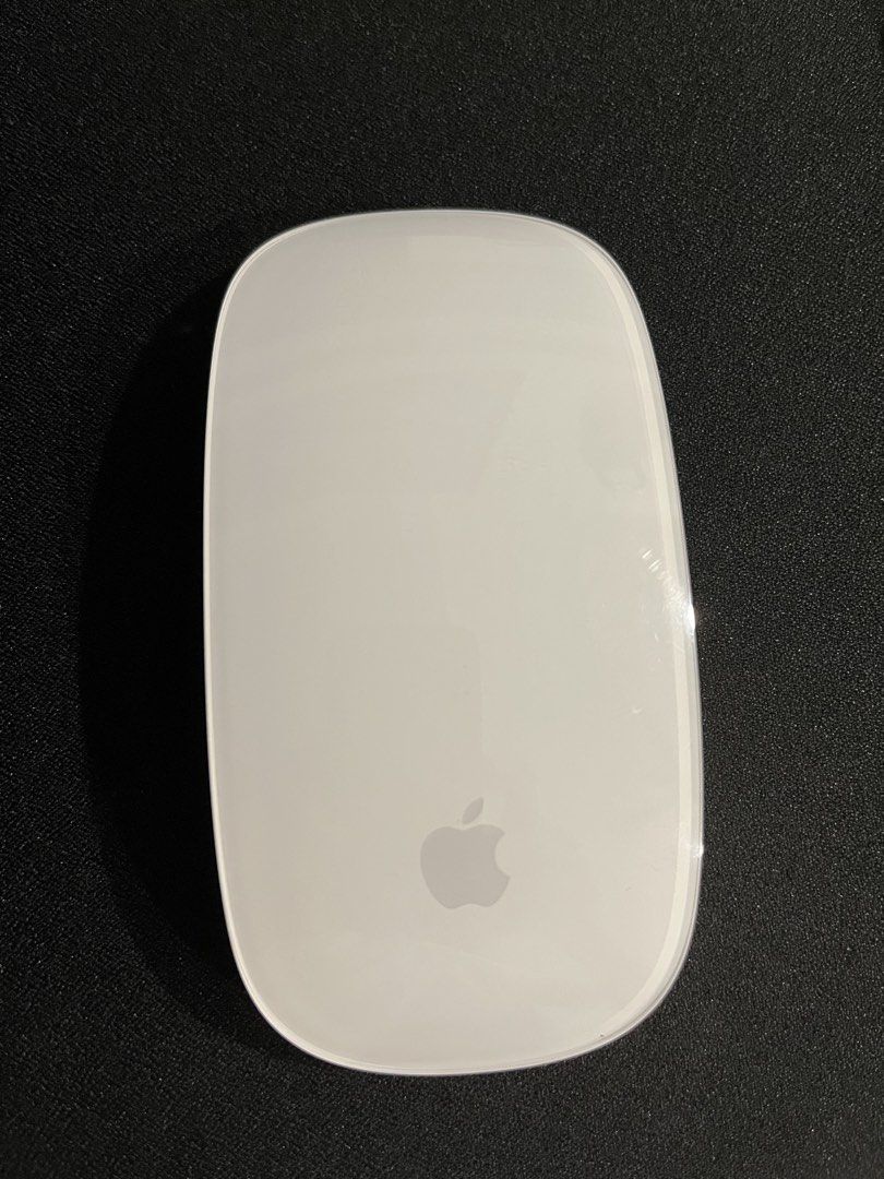 Apple magic mouse (Category: Mouse & Mousepads) located in Kulai. Submitted by ahl13579 (Listing ID 1459022158, Image 1). Description: Condition good Comes with box and cable.