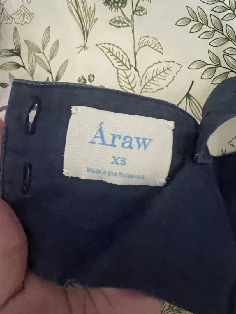Araw linen top (Category: Blouses) located in Quezon City. Submitted by warmcloud_1b529c (Listing ID 1459075931, Image 2). Description: .