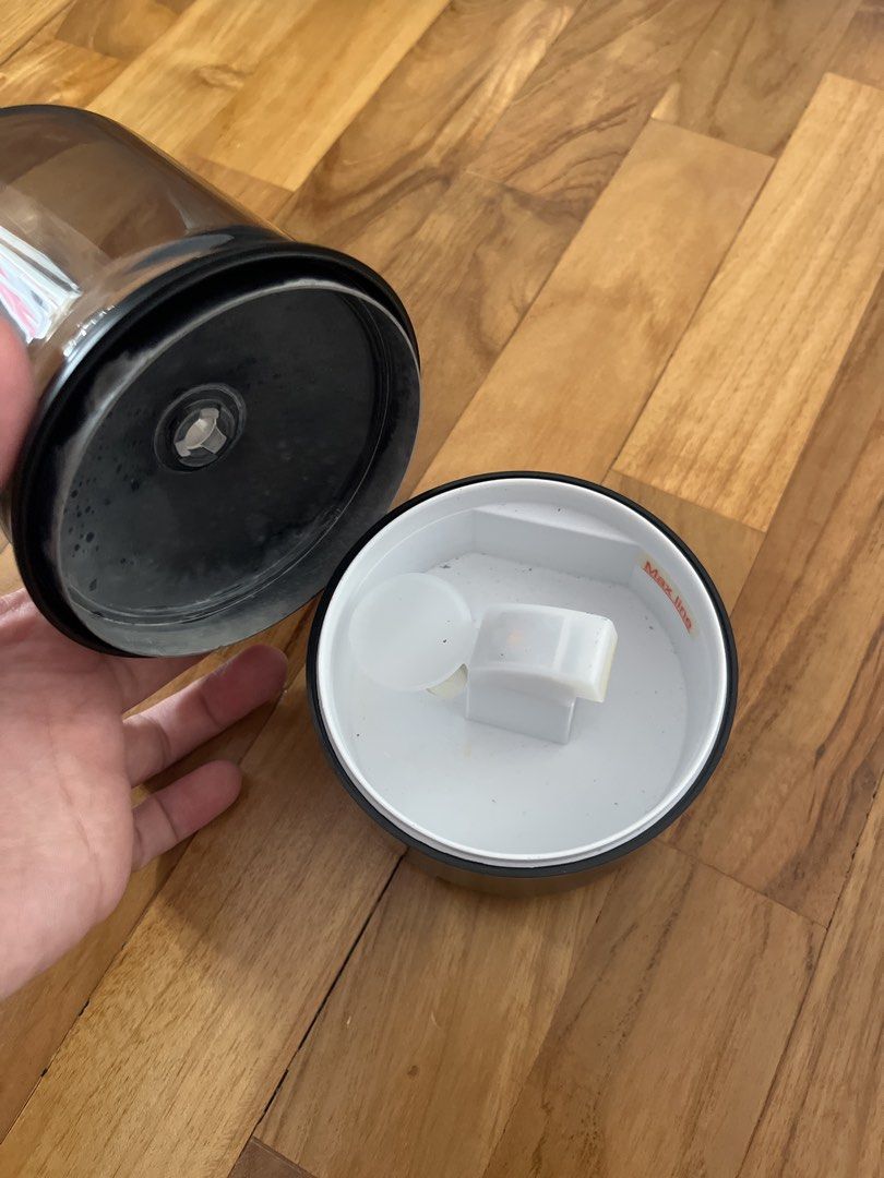Aroma Diffuser (Category: Other Home Decor) located in Singapore. Submitted by snowyroutine (Listing ID 1458987643, Image 2). Description: Diffuser compatible with a type C wire Lightly used but some staining on inside Meetup at Bishan.
