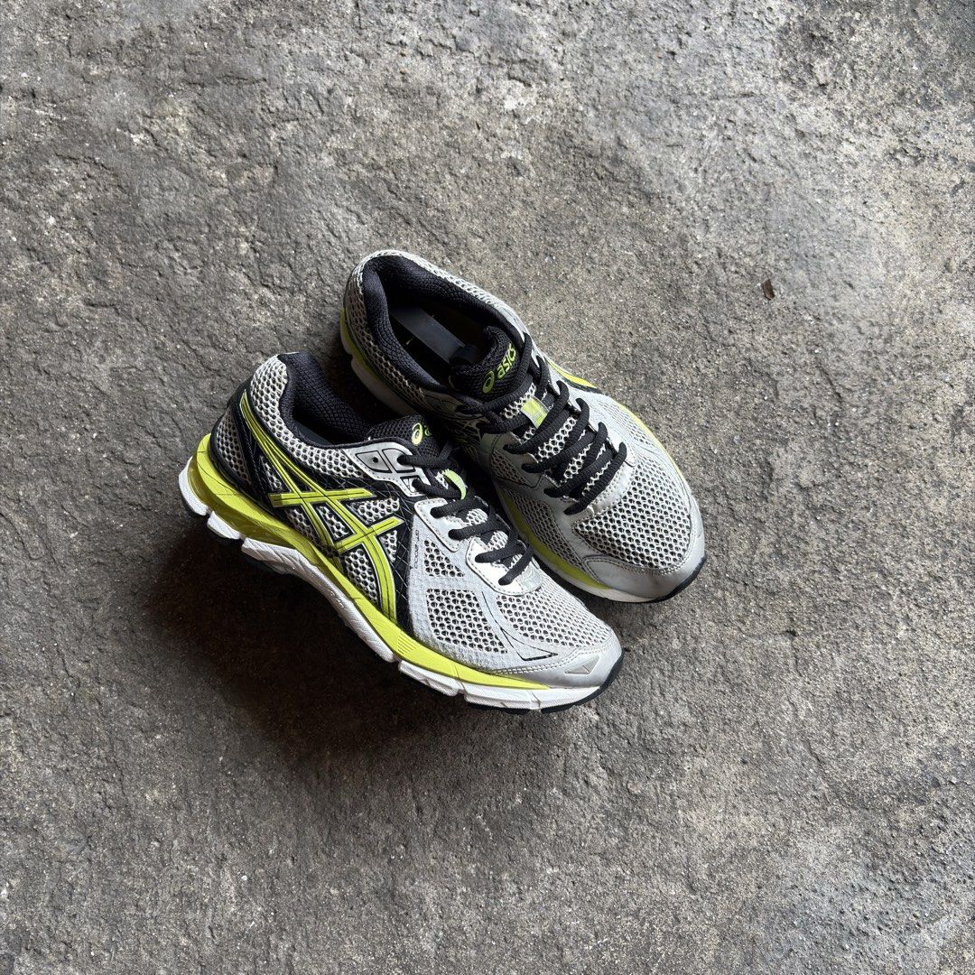 Asics GT-2000 3 Running - Silver/Lime Yellow (Category: Sneakers) located in Taguig. Submitted by _grailedph (Listing ID 1459081141, Image 1). Description: Asics GT-2000 3 Running - Silver/Lime Yellow Authentic Size: 7.5mens/25.5cm Signs of usage (Check pics) Wearable Pair only/As is Good Condition ₱ 1,000.