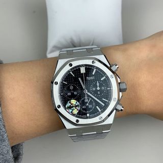 (Category: ) located in . Submitted by vetement.com (Listing ID 1459088445, Image 1). Description: .
