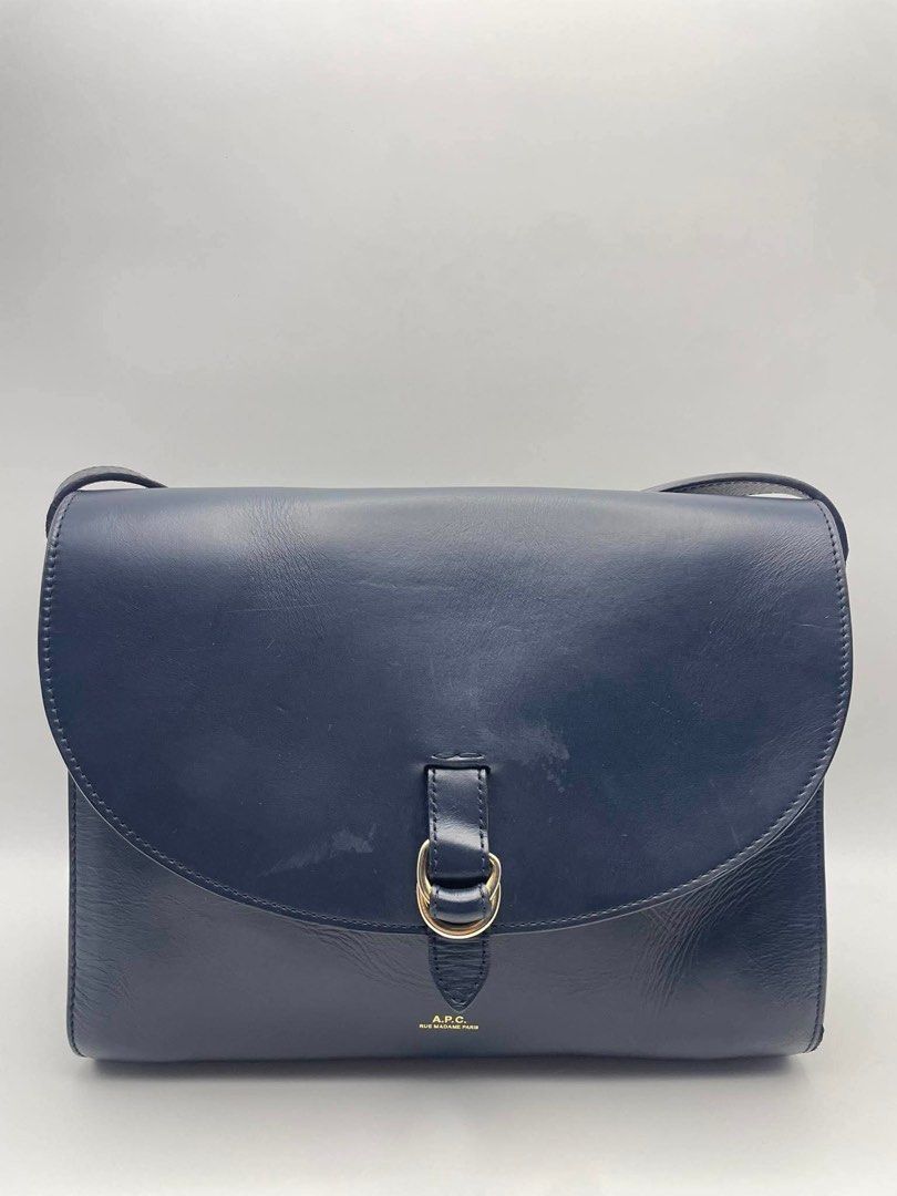 Authentic APC Alicia messenger medium. (Category: Cross-body Bags) located in Cagayan de Oro. Submitted by borse_de_amore (Listing ID 1459033239, Image 1). Description: Authentic APC Alicia messenger medium. Rank AB signs of use only overall very good presentable condition pa. Fits iPad. 🏷️4,800 only.