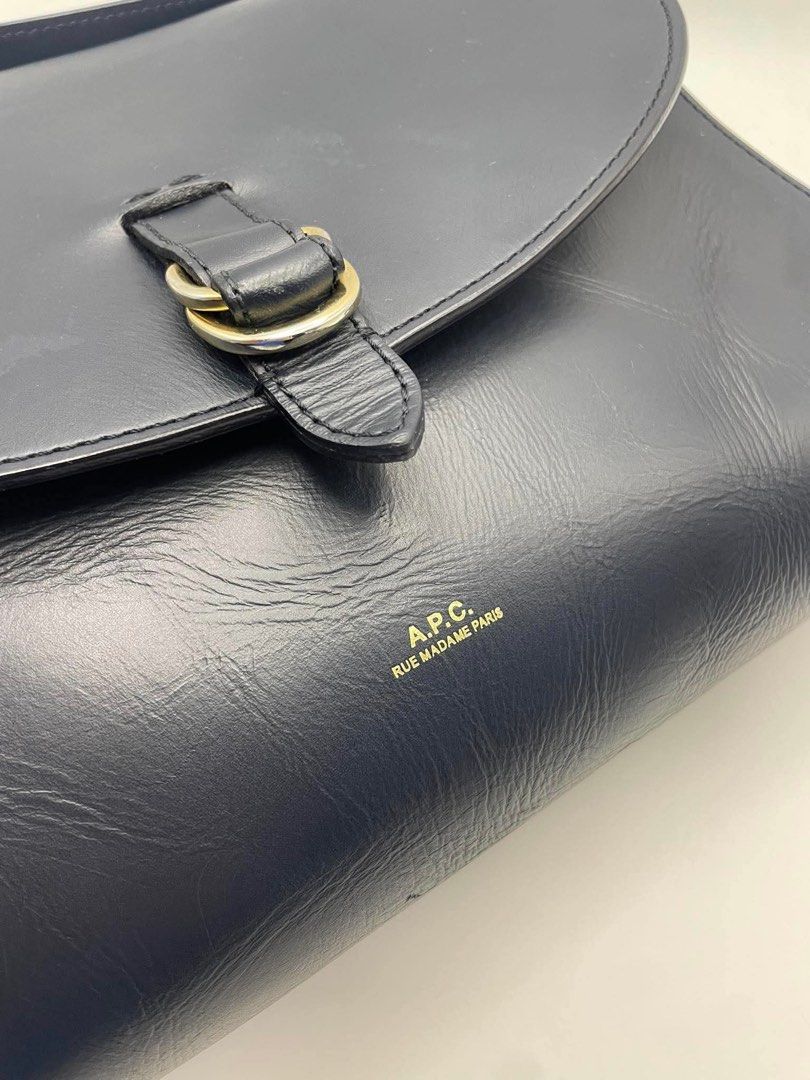 Authentic APC Alicia messenger medium. (Category: Cross-body Bags) located in Cagayan de Oro. Submitted by borse_de_amore (Listing ID 1459033239, Image 3). Description: Authentic APC Alicia messenger medium. Rank AB signs of use only overall very good presentable condition pa. Fits iPad. 🏷️4,800 only.
