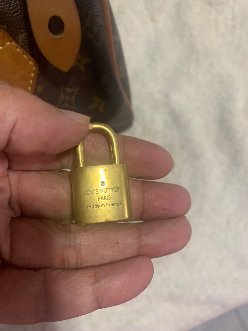 Authentic LV Bags Bundle Sale (Category: Luxury Bags & Wallets) located in Meycauayan. Submitted by epicocean-679e (Listing ID 1418388995, Image 2). Description: Selling 3 Authentic LV Bag as bundle. LV Amazon and LV trousser clutch and LV Speedy 25 with lock (no key). Please scan the qr code for more pbotos. With Certificate of Authenticity..