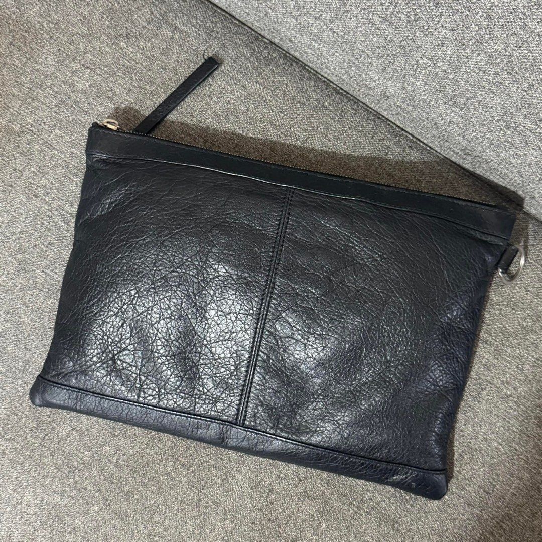 BALENCIAGA CLUTCH BAG (Category: Luxury Bags & Wallets) located in Claveria. Submitted by jhunaceeeeee (Listing ID 1458935281, Image 2). Description: 💯Authentic No issue Good as new .