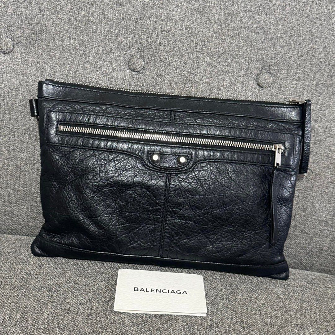 BALENCIAGA CLUTCH BAG (Category: Luxury Bags & Wallets) located in Claveria. Submitted by jhunaceeeeee (Listing ID 1458935281, Image 1). Description: 💯Authentic No issue Good as new .