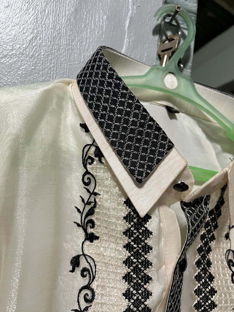 Barong Tagalog (Category: Formal Shirts) located in Cavite. Submitted by fastylux (Listing ID 1459011223, Image 3). Description: Only worn once and still in excellent condition..