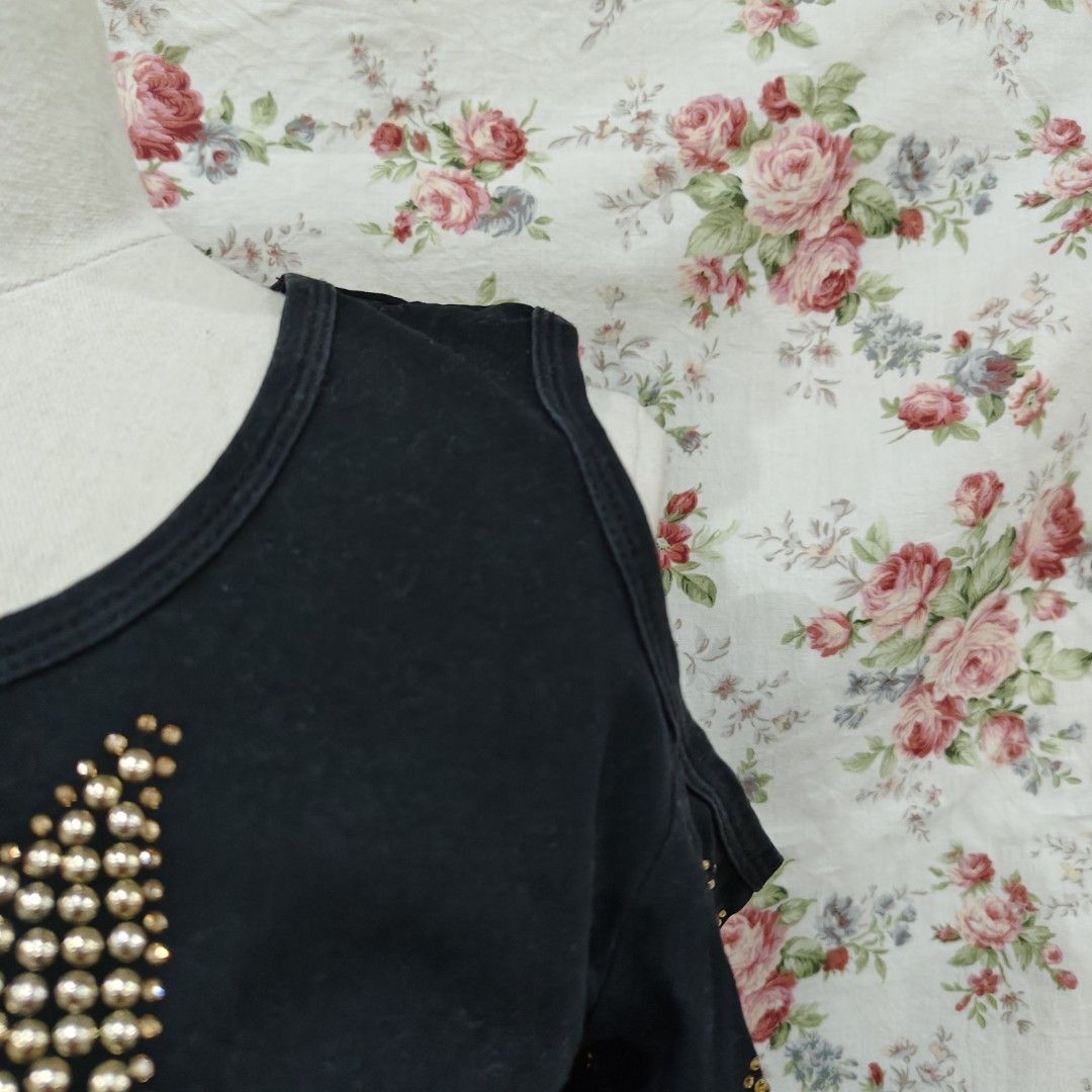 Bebot Vintage Bakuna Beaded Black Top (Category: Others Tops) located in Cabanatuan. Submitted by curated_cozy (Listing ID 1459017174, Image 2). Description: Thrifted! Size: S Bust: 33" Length: 48cm -Lightly Washed -Payment thru Gcash, Gotyme, MariBank -Shipping via J&T -Buyer shoulders Shipping Fee ‼️No Rush Order‼️ [SKU: Mixed Top].