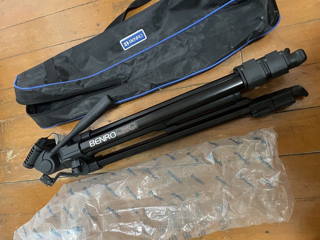Benro T600ex Camera Tripod Heavy Duty (Category: Tripods & Monopods) located in Silang. Submitted by el.ccloset (Listing ID 1458973442, Image 1). Description: Benro T600ex Heavy Duty Camera Tripod for DSLR Barely Used with Tag Inclusions: Carry Case Max Height: 56.50” Material: Aluminum Alloy and Plastic Weight: 1.25 kgs Max Load: 3 kgs Price is negotiable..