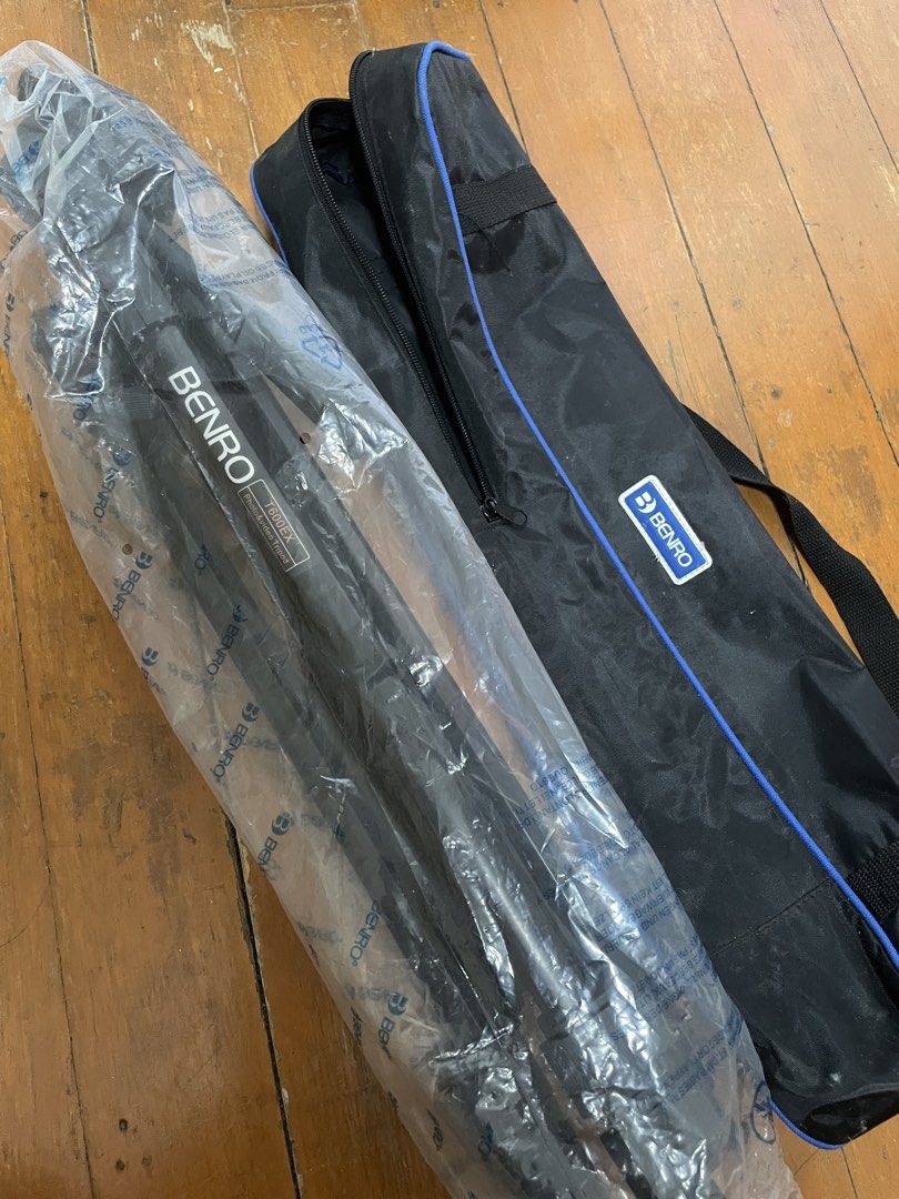 Benro T600ex Camera Tripod Heavy Duty (Category: Tripods & Monopods) located in Silang. Submitted by el.ccloset (Listing ID 1458973442, Image 2). Description: Benro T600ex Heavy Duty Camera Tripod for DSLR Barely Used with Tag Inclusions: Carry Case Max Height: 56.50” Material: Aluminum Alloy and Plastic Weight: 1.25 kgs Max Load: 3 kgs Price is negotiable..
