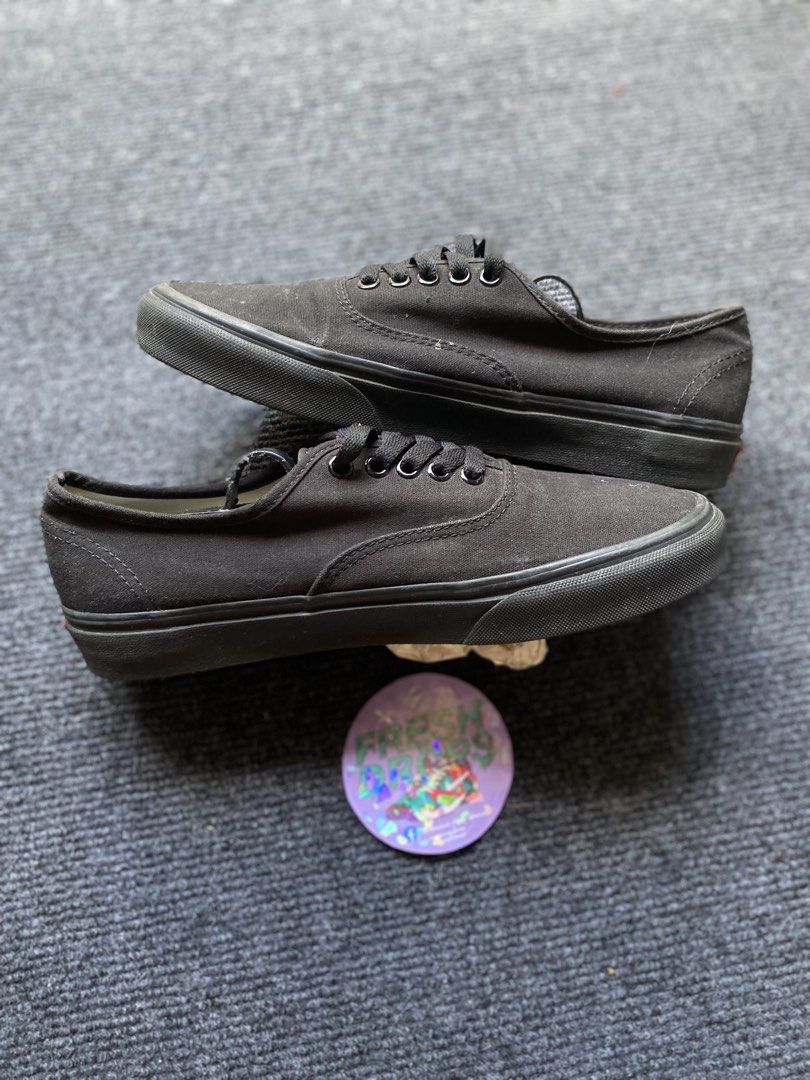 Black canvas (Category: Sneakers) located in Dumaguete. Submitted by freshdropsph (Listing ID 1459000654, Image 3). Description: LOCATION : NEGROS ORIENTAL Can ship nationwide Gcash payment No cod/cop Please check my reviews for assurance Unli vouch Negotiable .