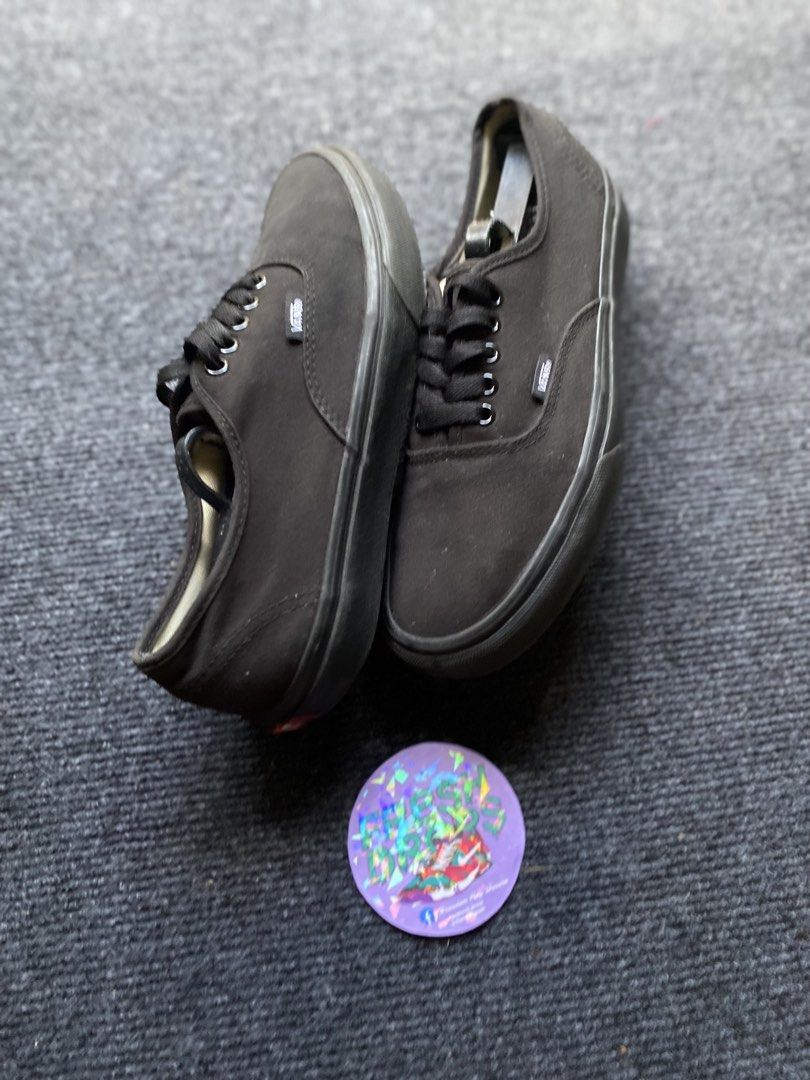 Black canvas (Category: Sneakers) located in Dumaguete. Submitted by freshdropsph (Listing ID 1459000654, Image 2). Description: LOCATION : NEGROS ORIENTAL Can ship nationwide Gcash payment No cod/cop Please check my reviews for assurance Unli vouch Negotiable .