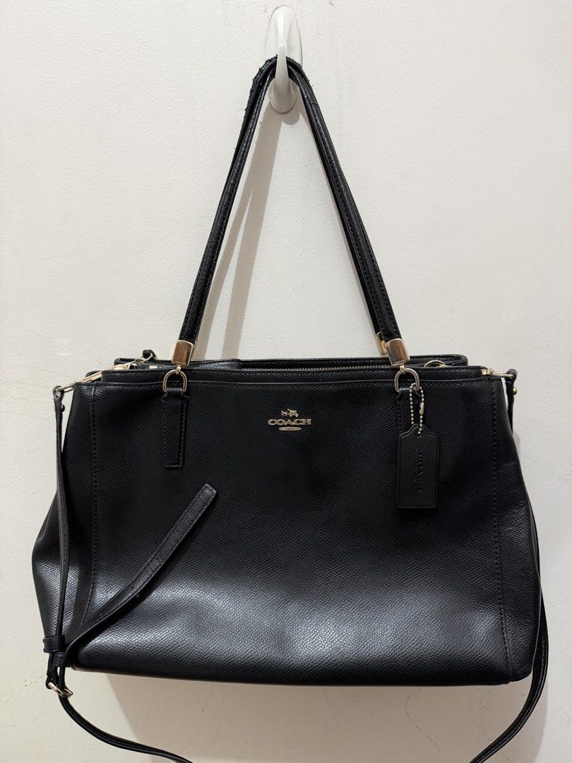 Black Coach Christie Caryall (Category: Luxury Bags & Wallets) located in Manila. Submitted by coffeepanda1234 (Listing ID 1458987049, Image 1). Description: Issue pls see the photos .