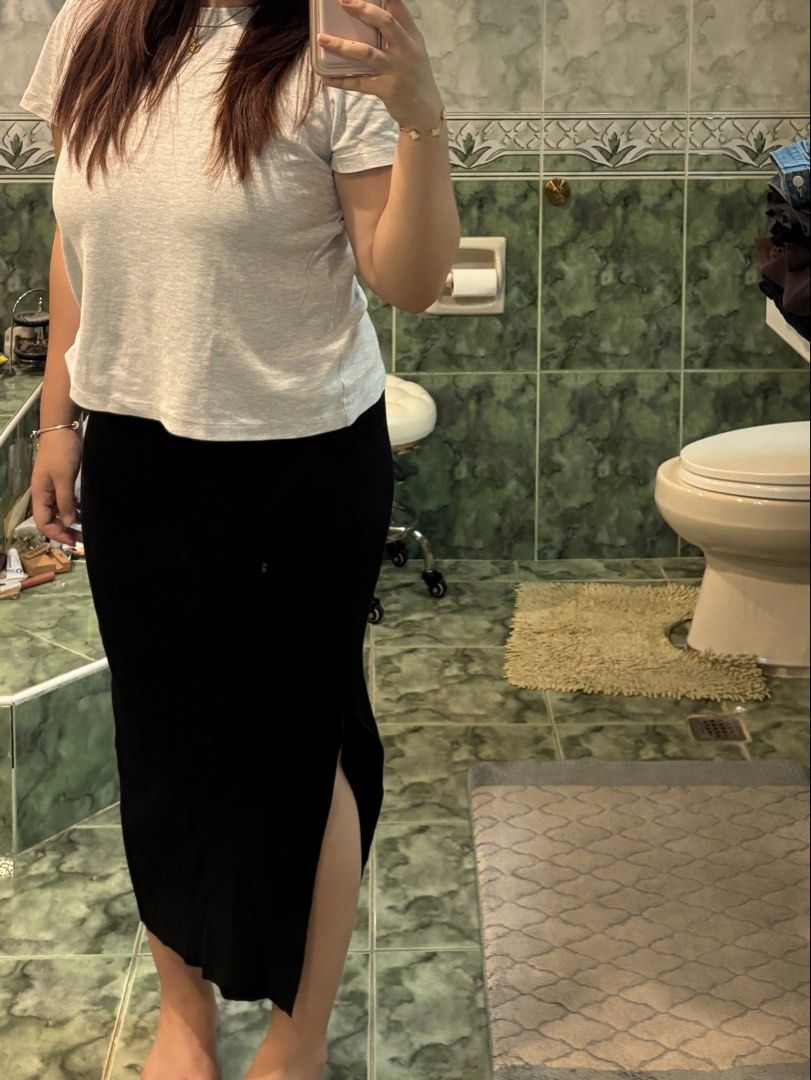 Black Maxi Skirt with Side Slit (Category: Skirts) located in Cainta. Submitted by dakobert (Listing ID 1458978474, Image 2). Description: - Classic black maxi skirt - Flattering high-waisted design - Chic side slit for added detail - Made with comfortable, stretchy fabric - Versatile: perfect for casual outings or dressing up - Effortlessly pairs with any top.