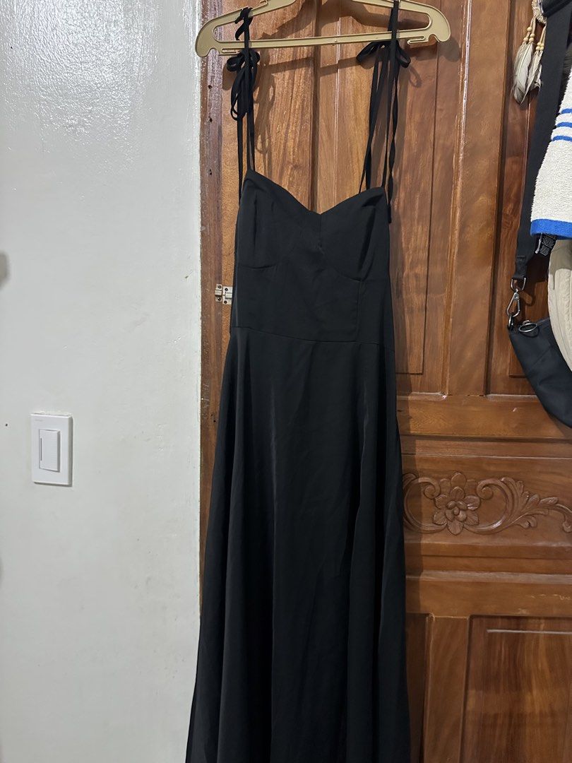 Black Midi Dress with Tie Straps (Category: Dresses) located in Manila. Submitted by jjamcotton (Listing ID 1458935633, Image 1). Description: - Elegant black midi dress - Adjustable tie straps for a custom fit - Flattering sweetheart neckline - Convenient back zipper closure - Flowy skirt - medium .