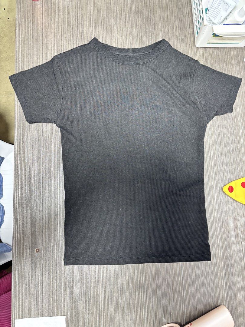 Black Ribbed T-shirt (Category: Tshirts & Polo Shirts ) located in Manila. Submitted by misapreloved (Listing ID 1458978494, Image 1). Description: .