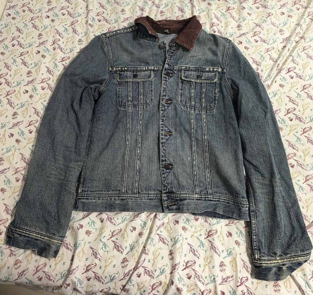 Blue Denim Jacket with Corduroy Collar (Category: Coats, Jackets and Outerwear) located in Manila. Submitted by mightytiger31.bintij (Listing ID 1459029117, Image 1). Description: - Classic blue denim jacket - Features a stylish brown corduroy collar - Button-up front with convenient chest pockets - Soft lining inside the sleeves for added comfort - Ideal for layering over various outfits - A versatile addition to any wardrobe With hole but not n