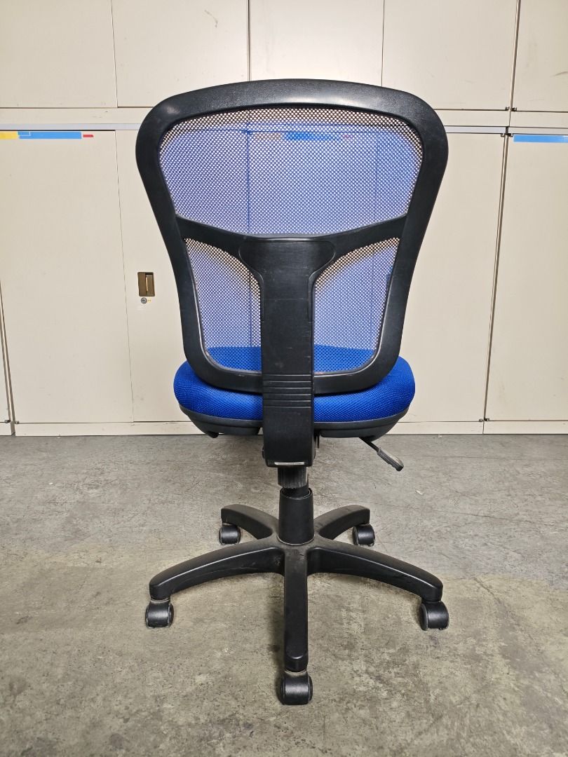 Blue Mesh Back Office Chair with Swivel Base (Category: Office Furniture & Fixtures) located in Quezon City. Submitted by kevinmacabata12997160 (Listing ID 1458968846, Image 1). Description: - Breathable blue mesh back for comfort - Padded seat for extended sitting - Smooth swivel and rolling base - Adjustable height for personalized fit - Ideal for home office or professional workspace - Ready for its new owner!.