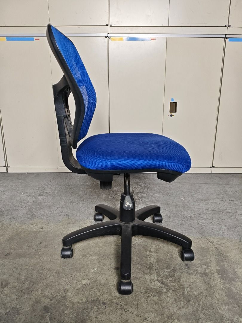 Blue Mesh Back Office Chair with Swivel Base (Category: Office Furniture & Fixtures) located in Quezon City. Submitted by kevinmacabata12997160 (Listing ID 1458968846, Image 2). Description: - Breathable blue mesh back for comfort - Padded seat for extended sitting - Smooth swivel and rolling base - Adjustable height for personalized fit - Ideal for home office or professional workspace - Ready for its new owner!.