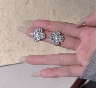 (Category: ) located in . Submitted by chic_runway (Listing ID 1459009345, Image 1). Description: .