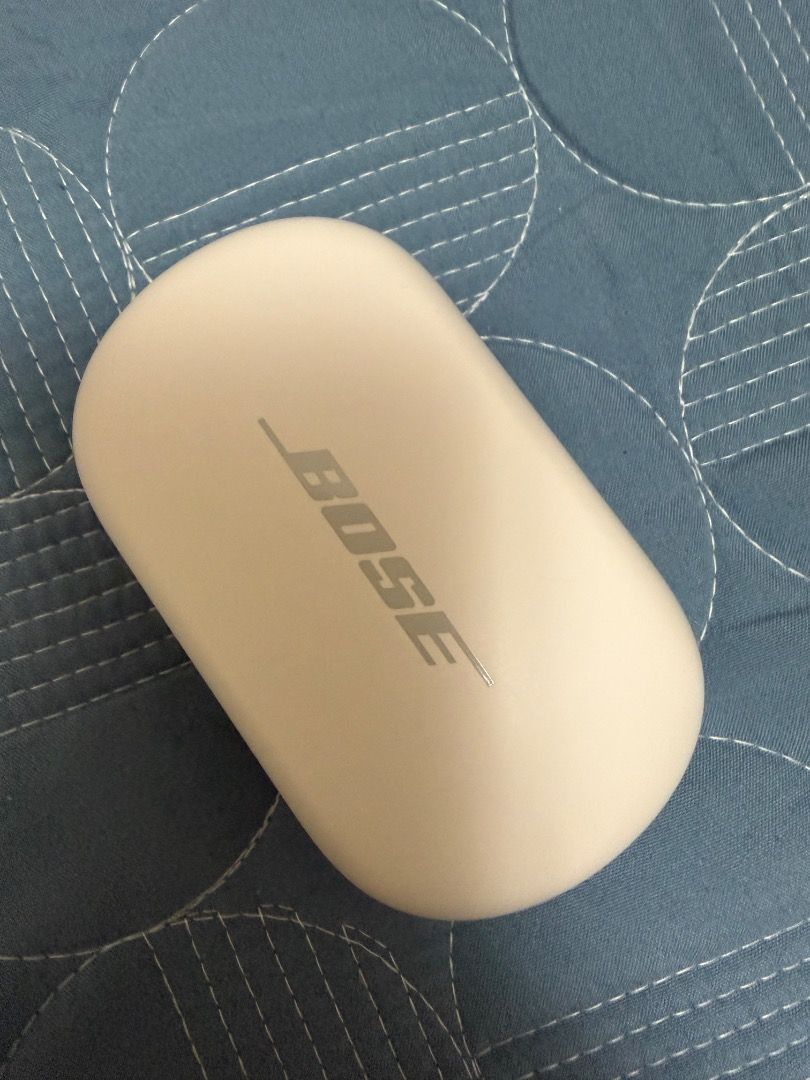 Bose QUITECOMFORT EARBUDS (Category: Earphones) located in Manila. Submitted by eapajo (Listing ID 1459037851, Image 1). Description: - Genuine Bose wireless earbuds - Sleek white color - Superior sound quality .