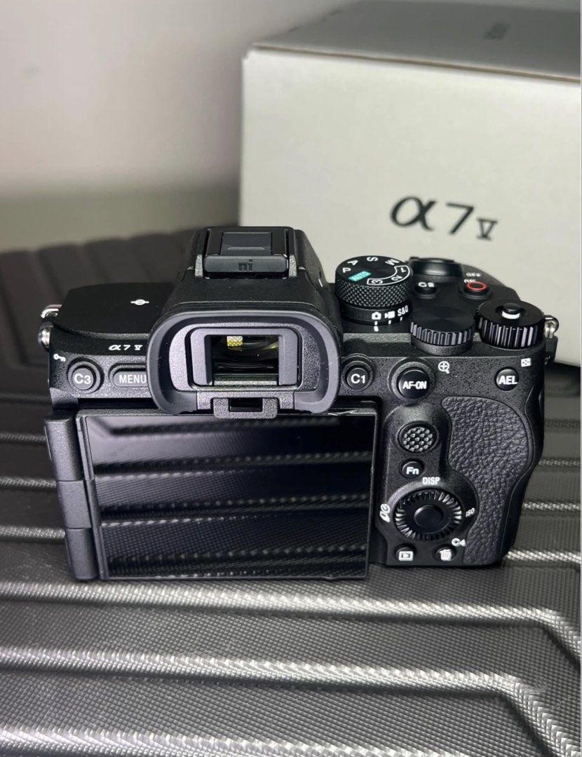 Brand new Sony Alpha a7V (Category: Cameras) located in San Pedro. Submitted by topgallen (Listing ID 1458991609, Image 3). Description: - Sony Alpha a7 V Camera Body - Full-Frame Mirrorless - Ideal for both Photography and Videography - Original Box Included - Ready for your next creative endeavor.