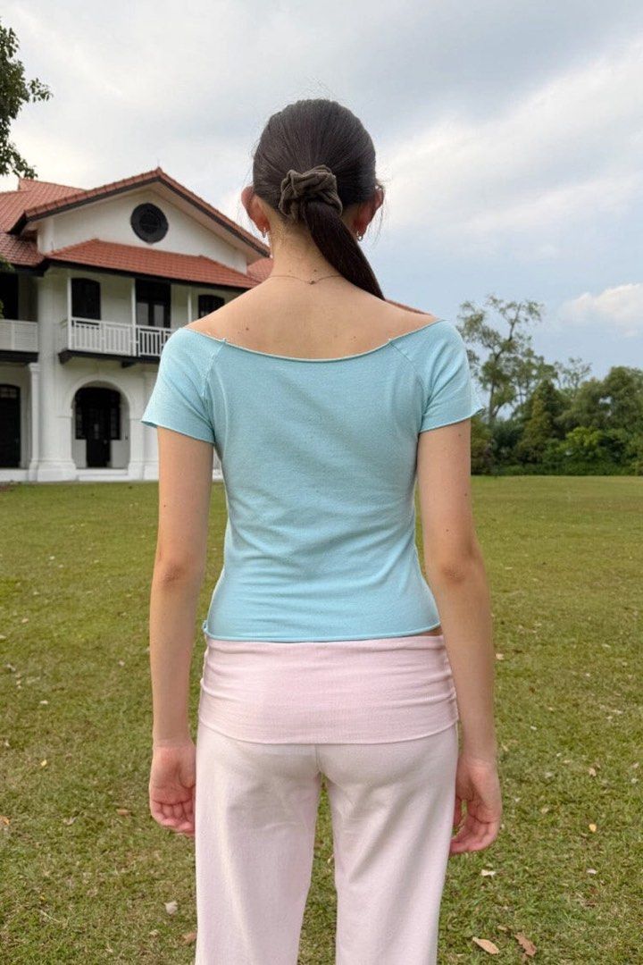 Brandy Melville Bonnie Top (Category: Others Tops) located in Manila. Submitted by sablestyl3 (Listing ID 1459031535, Image 3). Description: Pre-order (may take 1-2 weeks) Onesize May be double stamped.