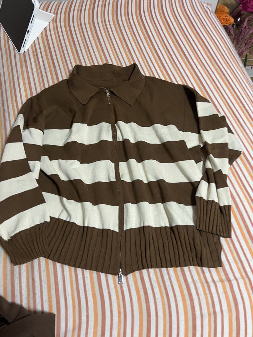 Brown and White Striped Zip-Up Sweater (Category: Longsleeves) located in Guagua. Submitted by yxjstq (Listing ID 1459034967, Image 1). Description: - Cool brown and white striped zip-up sweater - Features a collar - Ribbed cuffs and hem for a snug fit - Comfortable and stylish design - Versatile for layering or wearing solo - Easy zip-up/down functionality.