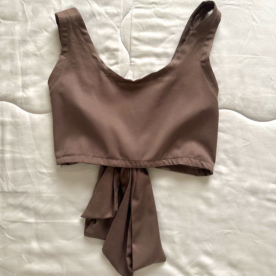 mocha brown ribbon tie back summer top (Category: Sleeveless) located in San Fernando. Submitted by arte.things (Listing ID 1458955795, Image 1). Description: - size: s - tie back top! so flattering - mop: gcash - shipping through j&t.