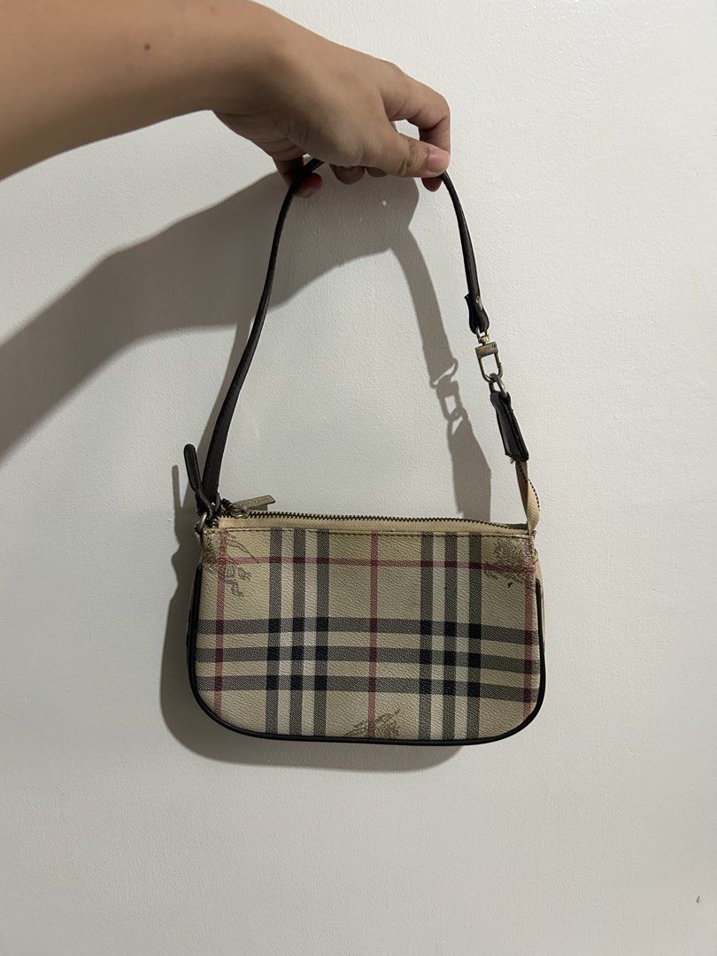 Burberry Nova Check Shoulder Bag (Category: Luxury Bags & Wallets) located in Batangas. Submitted by nixiaempleo23 (Listing ID 1459003211, Image 1). Description: Issue: signs of wear on strap and hardware (as pictured) .