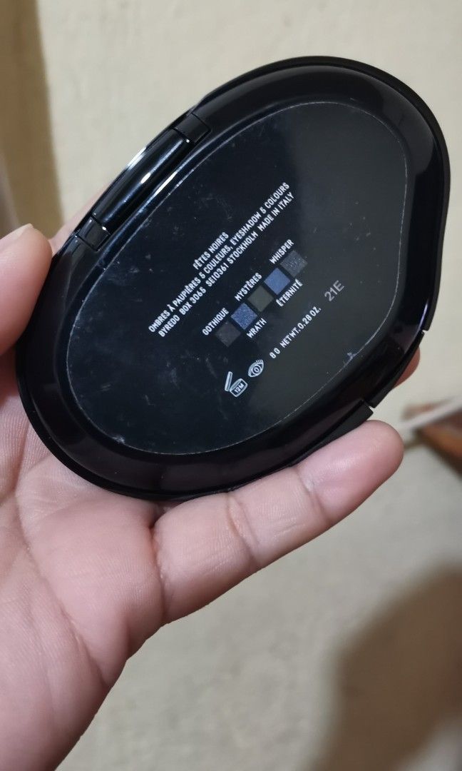 Byredo Magnetic Eyeshadow (Category: Makeup) located in Hermosa. Submitted by declutterme04 (Listing ID 1459078190, Image 3). Description: Authentic, never used po swatched lang ung darkest na parang highlighter. Omce swatched lang. Location BATAAN.