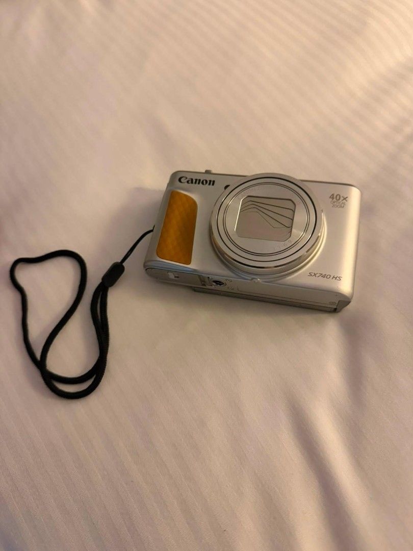 Canon PowerShot SX740 HS Digital Camera (Category: Cameras) located in Paranaque City. Submitted by jamsx73 (Listing ID 1458983634, Image 1). Description: Canon PowerShot SX740 HS camera (G7X dupe) - Ideal for travel and everyday photography - Includes original box - Comes with wrist strap and battery charger - lady owned - pm for sample photos and any questions - Rfs: will upgrade - MEET-UP ONLY .