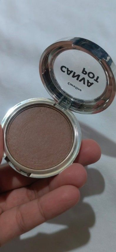 Canva Pot Bundle (Category: Makeup) located in Taguig. Submitted by mryjwll (Listing ID 1458966323, Image 2). Description: Careline Canva Pot - Engraved - Pattern Selling as bundle.