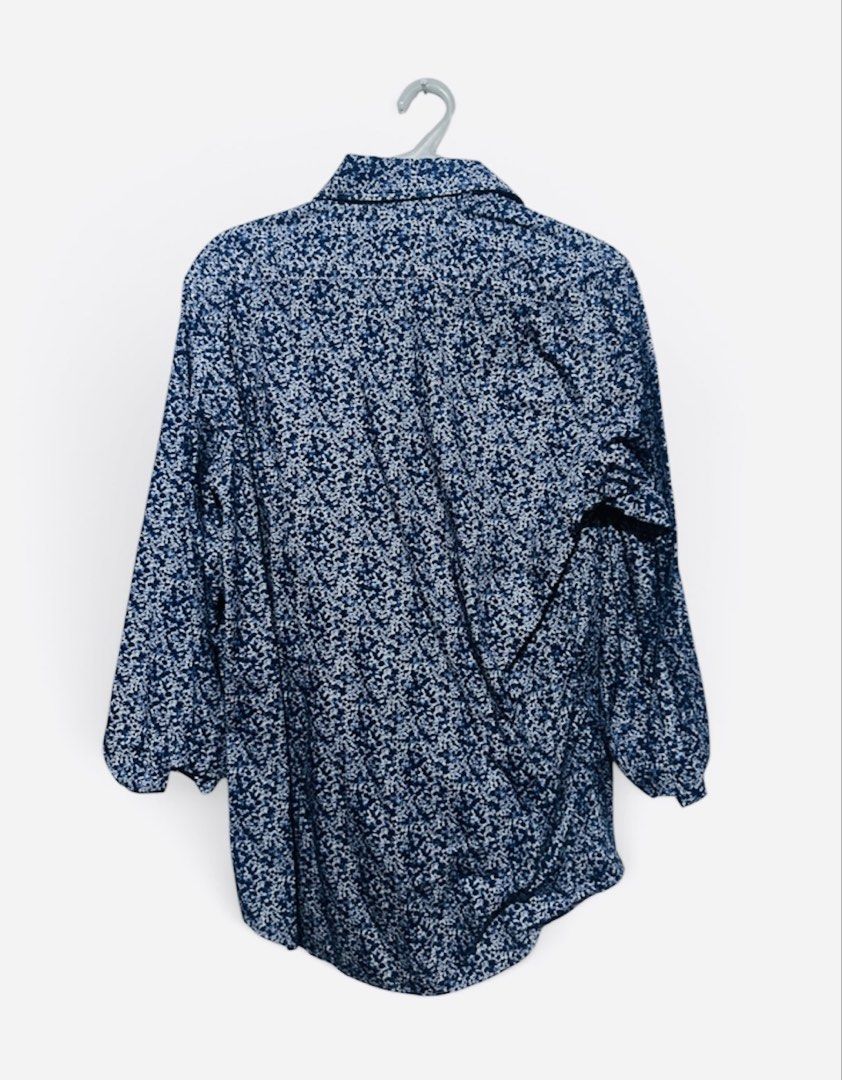 Carolina Herrera (Category: Longsleeves) located in Antipolo. Submitted by capizexport (Listing ID 1458953500, Image 2). Description: Carolina Herrera Size 15 1/2 Euro sizing Price 2000 pesos Authentic or money back Bought in Dubai Not thrifted No longer using .
