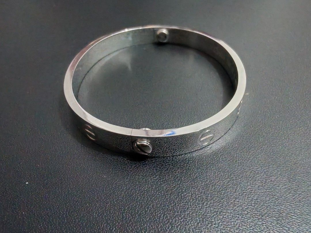 Cartier Bangle 16cm HK Setting (White Gold) (Category: Bracelets) located in San Jose del Monte. Submitted by neone.electronics (Listing ID 1459058347, Image 3). Description: White Gold Cartier Love Bangle Hongkong Setting 16.14 grams 16cm Double Screw Almost New Condition (no issue) Direct Buyer/End User only. Meet up in any pawnshop/mall within San Jose del Monte, BULACAN. Modes of payment: - Cash / Gcash / Bank Transfer - COP thru LBC (minimal