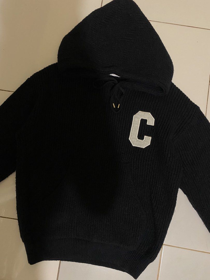 CELINE KNIT HOODIE (Category: Luxury Apparel) located in Baguio. Submitted by donedeal_2600 (Listing ID 1459037236, Image 2). Description: 10/10 color rate No flaw Excellent condition .