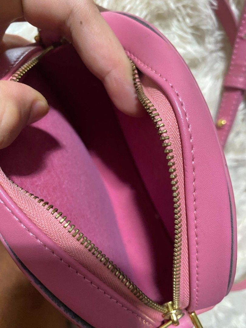 Celine mini sling (Category: Luxury Bags & Wallets) located in Tagum. Submitted by luxbagelyas (Listing ID 1458993842, Image 3). Description: good condition no flaws sign of use only maganda pa.