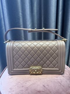 (Category: ) located in . Submitted by tiffany_pinkwardrobe (Listing ID 1459009583, Image 1). Description: .