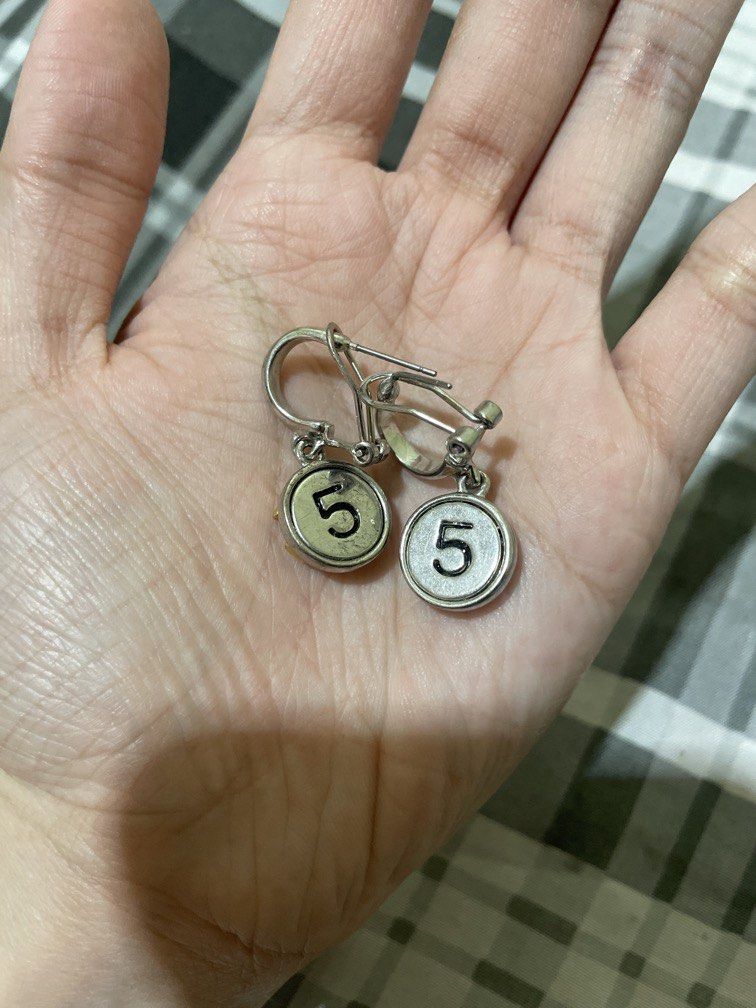 Chanel Hook lock Earrings (Category: Earrings) located in Bulacan. Submitted by ohyul.06 (Listing ID 1458990334, Image 2). Description: issue: missing gems, pwede palagyan order ka na lang sa online ng gems..