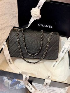 (Category: ) located in . Submitted by Tiffanychee (Listing ID 1458927632, Image 1). Description: .