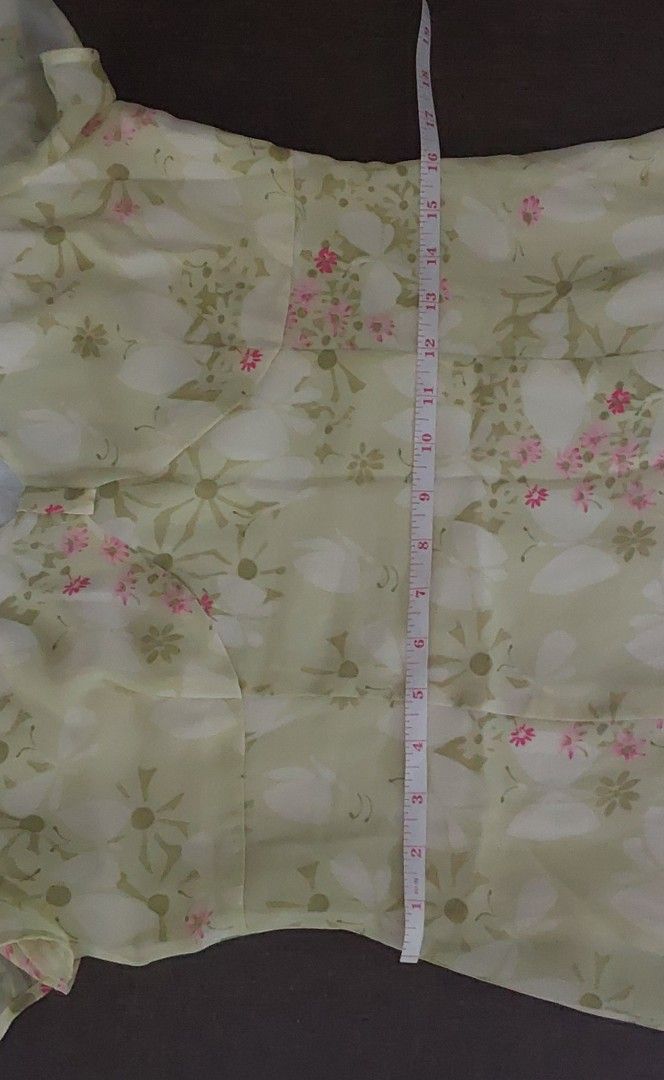 Chiffon Floral Dress (Category: Dresses) located in Bulacan. Submitted by yessamien05 (Listing ID 1458907216, Image 3). Description: No damage.