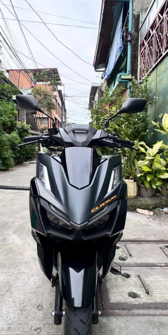 Click 160 (Category: Motorbikes for Sale) located in Caloocan City. Submitted by idk26 (Listing ID 1458969452, Image 1). Description: FOR SALE Click 160 2025 Model All stock engine 1xxx ODO ORIG OR AT CR Registered till 9/2027 Open Dos with two valid id's Included parts: Stock seat Topbox Issue: Tanggal na sticker sa fairings Wala na stock handle bar Minimal dents SOUTH CALOOCAN NEGOTIABLE!! RFS: Pang business.