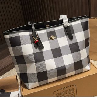 (Category: ) located in . Submitted by fancycollzstore (Listing ID 1459067402, Image 1). Description: .