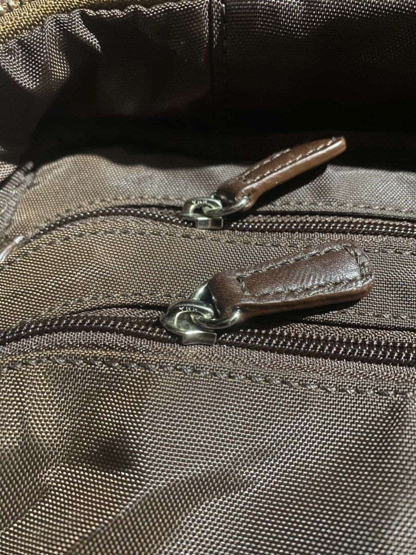 Coach Cosmetic bag (Category: Luxury Bags & Wallets) located in Cebu City. Submitted by rhode.2vintage (Listing ID 1458938449, Image 2). Description: Co@ch Cosmetic Bag. Ykk zipper. Pm for more pics and videos..