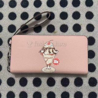 (Category: ) located in . Submitted by fashion.luxe.collection (Listing ID 1458973714, Image 1). Description: .