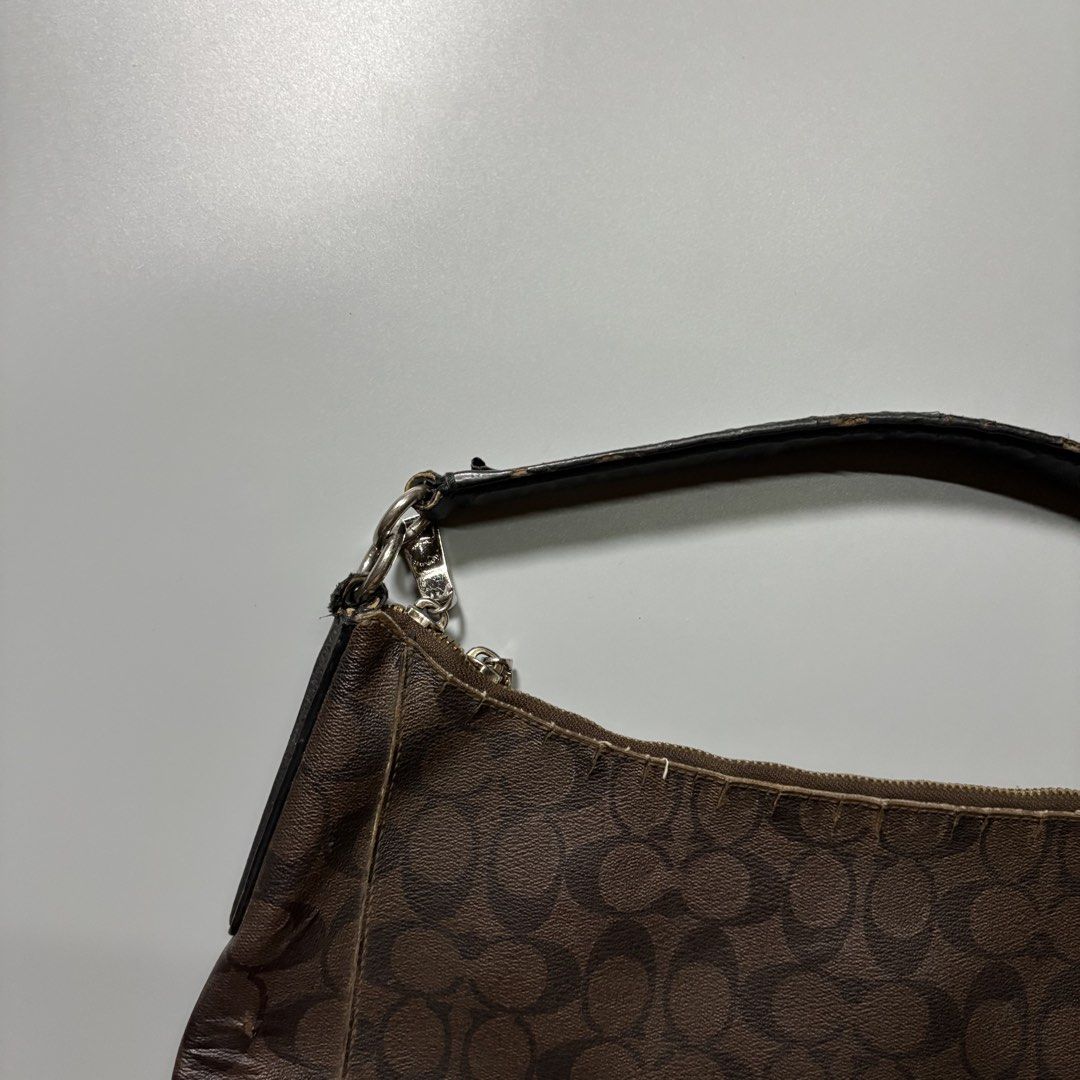 Coach Shoulder Bag (Category: Shoulder Bags) located in Tayabas. Submitted by bayabaskartell (Listing ID 1458964262, Image 3). Description: .