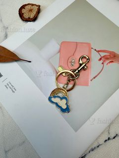 (Category: ) located in . Submitted by fashion.luxe.collection (Listing ID 1459066742, Image 1). Description: .