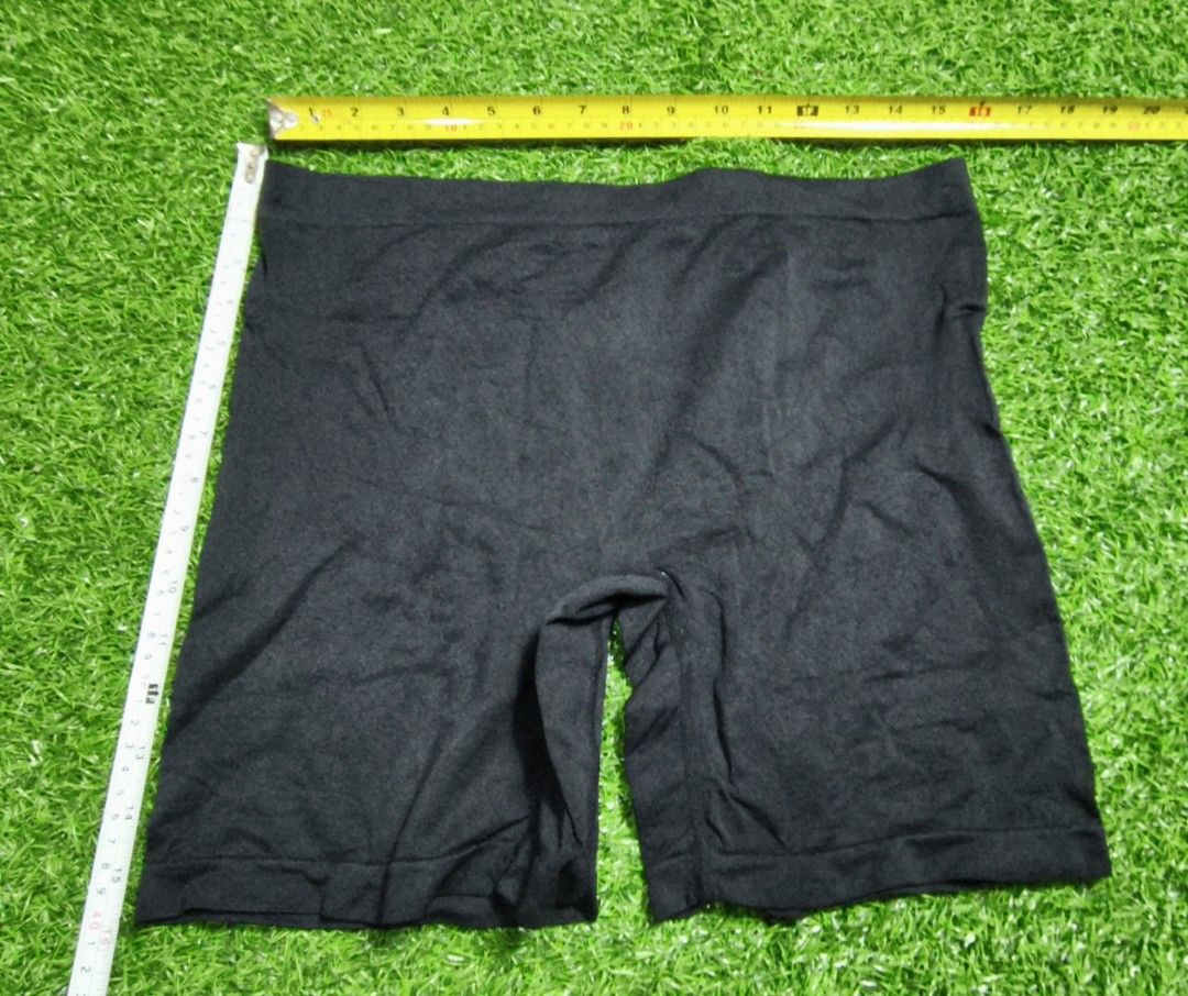 Code : 1255 (Category: New Undergarments & Loungewear) located in Sungai Buloh. Submitted by Zirahh.BndleNightware (Listing ID 1459039652, Image 1). Description: 9/10.